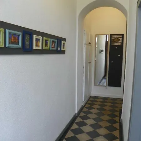 Kleines, Charmantes Ferienapartment In Bahnhofsnähe Trier