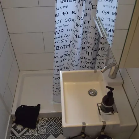 Kleines, Charmantes Ferienapartment In Bahnhofsnähe Trier