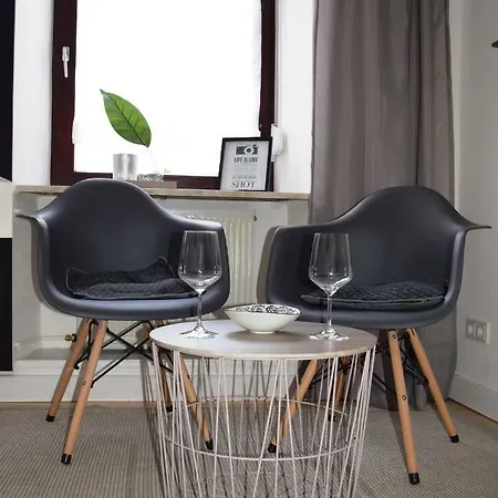 Kleines, Charmantes Ferienapartment In Bahnhofsnähe Apartment *