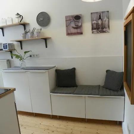 Apartment Kleines, Charmantes Ferienapartment In Bahnhofsnähe *